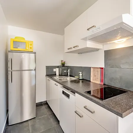 Apartamento Grand T2 Clim & Wifi En Rez De Proche Hyères
